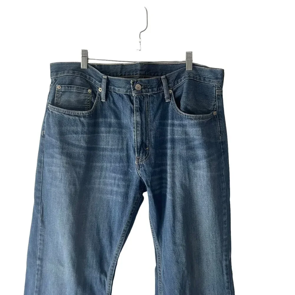 Levi's 559 Men's Size W36‎ L30 Medium Wash Blue Straight Leg Jeans